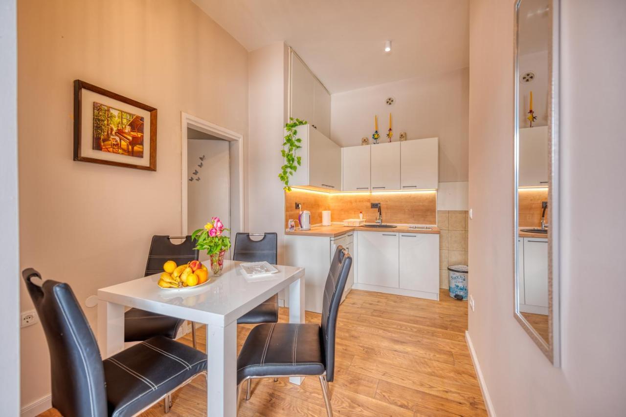 Apartments Vujosevic Тиват Екстер'єр фото