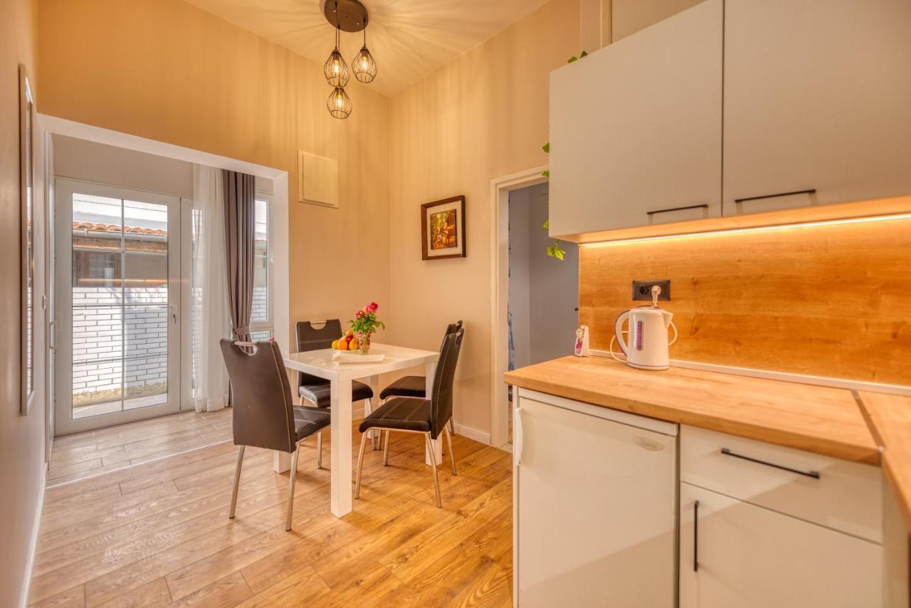 Apartments Vujosevic Тиват Екстер'єр фото