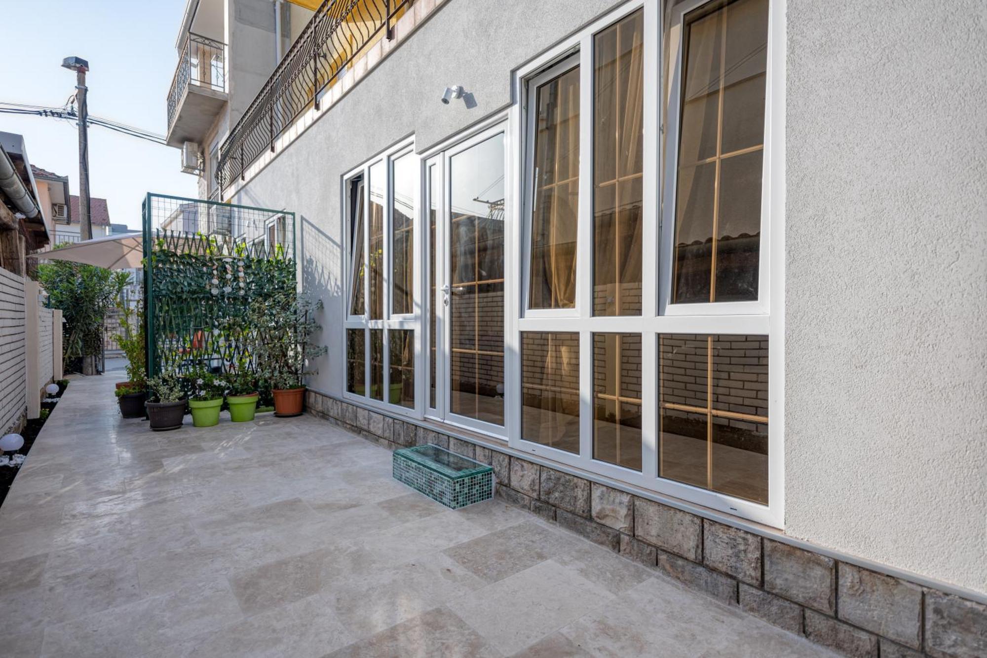 Apartments Vujosevic Тиват Екстер'єр фото